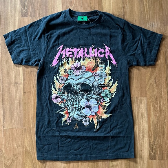 Hot Topic Tops - NWT Metallica Size Small T-Shirt Hot Topic 🖤🎸